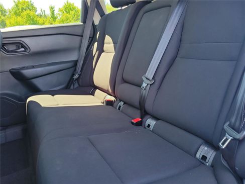 Used 2024 Nissan Rogue S FWD image 11