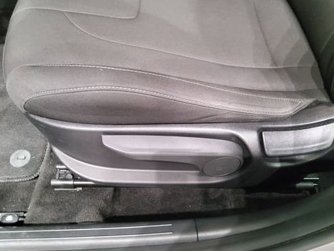 Used 2022 Hyundai Elantra SEL w/ Preferred Accessory Package FWD image 21