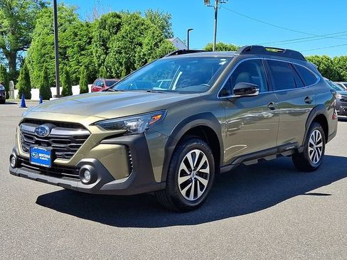 Used 2024 Subaru Outback Premium AWD/4WD image 3