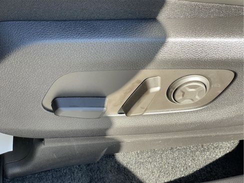 Used 2026 Kia Carnival EX FWD image 22