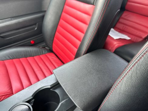Used 2007 Ford Mustang Convertible RWD image 48