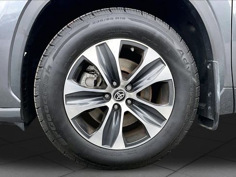 Used 2023 Toyota Highlander XLE FWD image 11