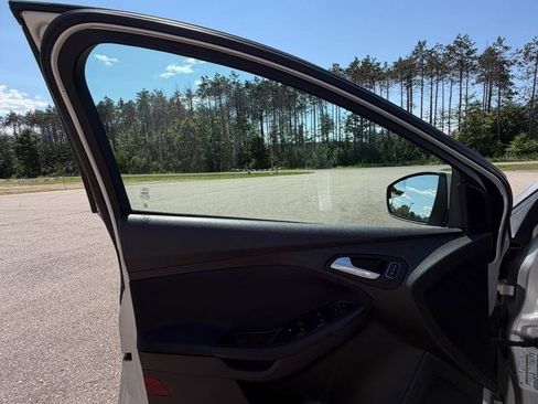 Used 2015 Ford Focus SE FWD image 13