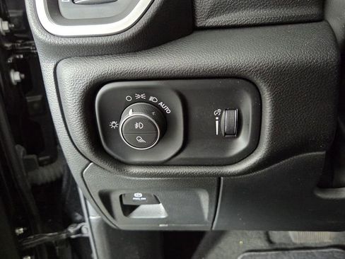 Used 2023 RAM 1500 Big Horn AWD/4WD image 18