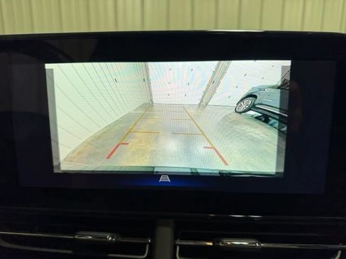 Used 2024 Chevrolet Trax RS FWD image 38