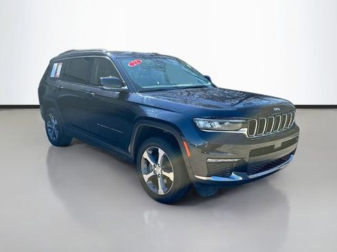 Used 2023 Jeep Grand Cherokee L Limited w/ Trailer Tow Group (B) image 3