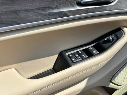 Used 2023 Jeep Grand Cherokee Limited w/ Luxury Tech Group II AWD/4WD image 25