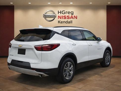 Used 2025 Chevrolet Blazer LT AWD/4WD image 3