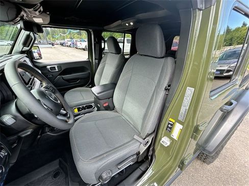 Used 2024 Jeep Wrangler Unlimited image 18