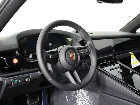 New 2026 Porsche Panamera 4 image 4