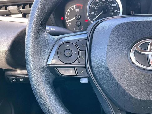 Used 2021 Toyota Corolla LE image 23