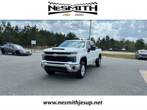 Used 2025 Chevrolet Silverado 2500 LT image 1