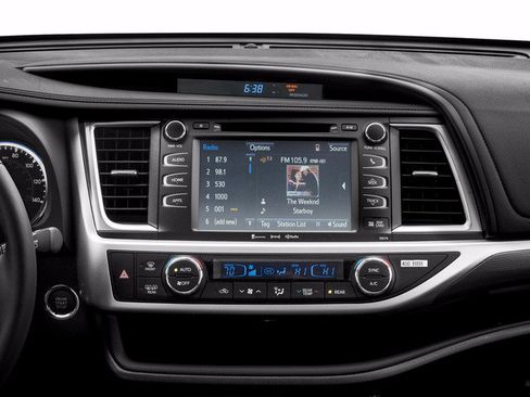 Used 2017 Toyota Highlander SE AWD/4WD image 13