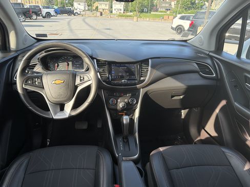 Used 2020 Chevrolet Trax LT w/ LT Convenience Package AWD/4WD image 6