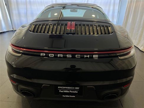 Certified 2024 Porsche 911 image 8
