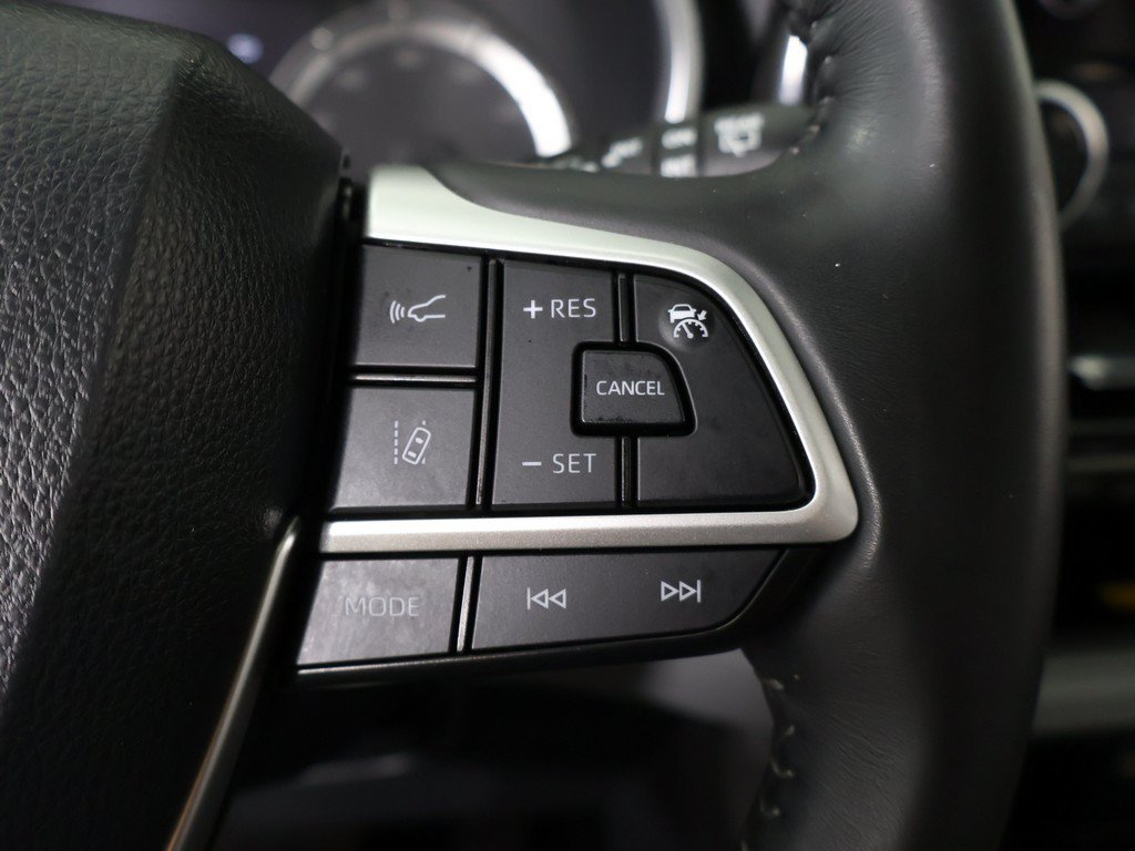 Used 2024 Toyota Highlander XLE AWD/4WD image 48
