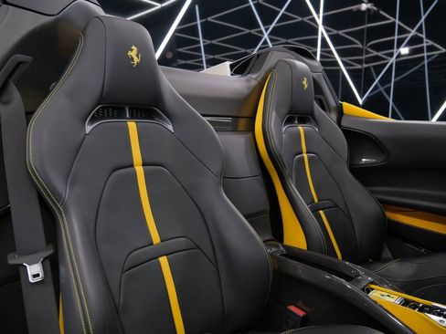 Used 2024 Ferrari SF90 Spider image 31