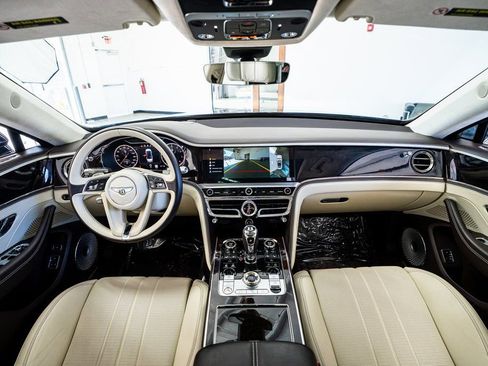 Used 2020 Bentley Flying Spur W12 image 59