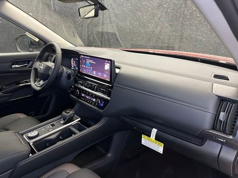 New 2026 Nissan Pathfinder Platinum w/ Cargo Package AWD/4WD image 16