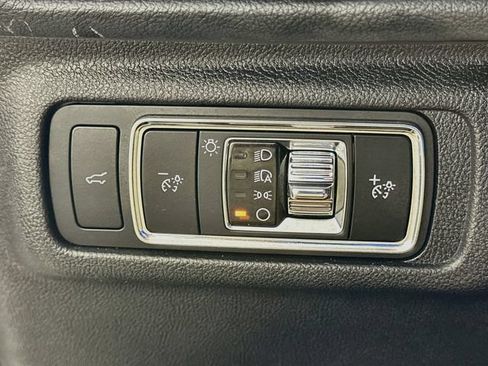 Used 2023 Lincoln Corsair FWD w/ Rear Removable Package Tray image 22