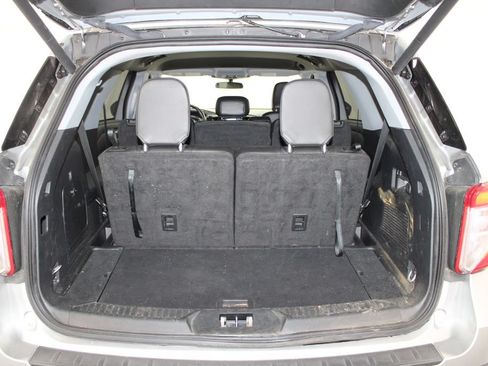 Used 2023 Ford Explorer XLT w/ Equipment Group 202A AWD/4WD image 14