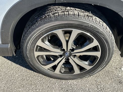 Used 2022 Subaru Forester Limited image 9