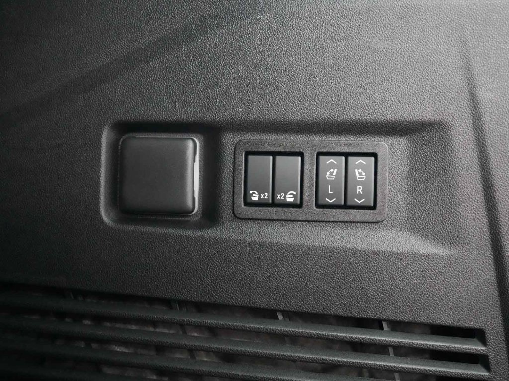 Used 2023 GMC Yukon Denali AWD/4WD image 45