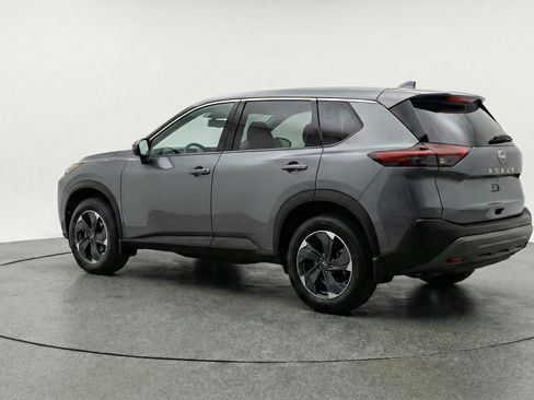 Used 2025 Nissan Rogue SV FWD image 6