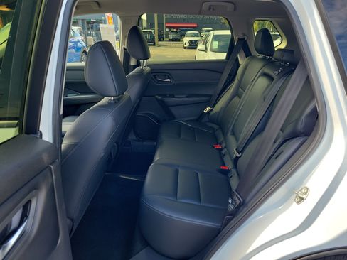Certified 2025 Nissan Rogue SL FWD image 15