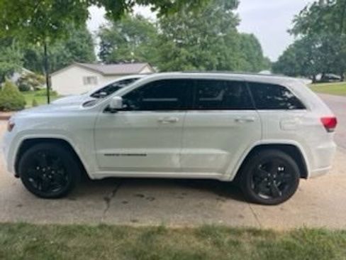 Used 2015 Jeep Grand Cherokee Altitude AWD/4WD image 5