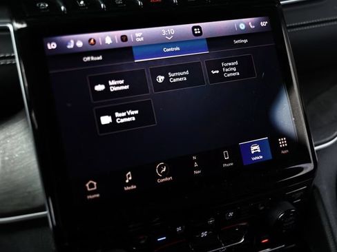 Used 2023 Jeep Grand Cherokee Limited w/ Luxury Tech Group II AWD/4WD image 34