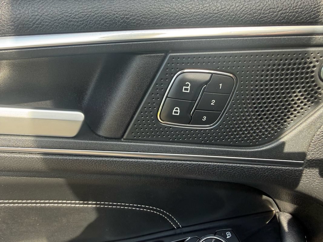 Used 2020 Ford Edge Titanium FWD image 17