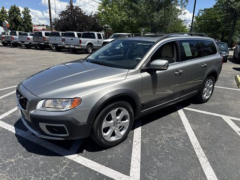 Used 2011 Volvo XC70 T6 AWD/4WD image 2