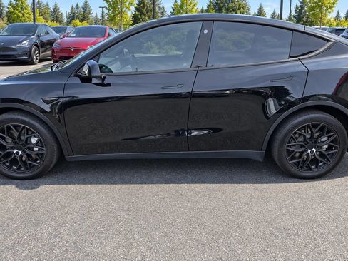 Used 2022 Tesla Model Y Long Range AWD/4WD image 8