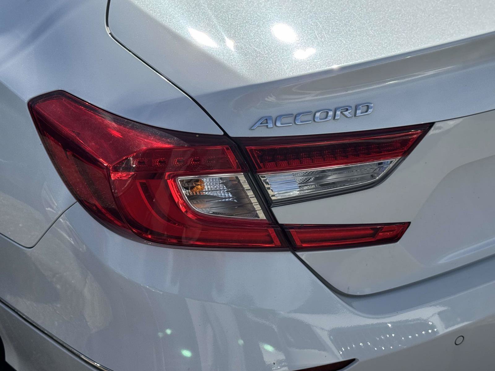 Used 2018 Honda Accord Touring image 7