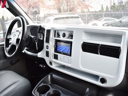 Used 2006 Chevrolet Express 3500 image 12