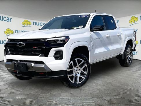 Used 2024 Chevrolet Colorado Z71 w/ Z71 Convenience Package 2 image 3