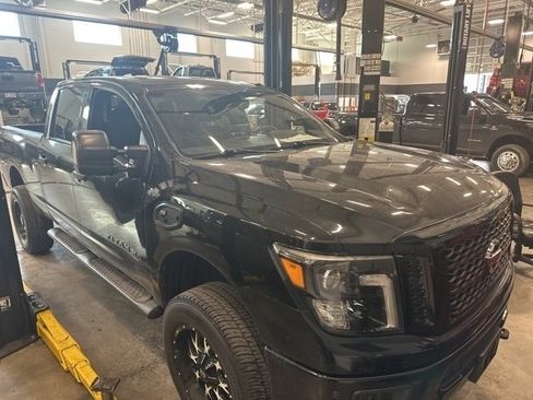 Used 2018 Nissan Titan SV w/ SV Convenience Package image 17