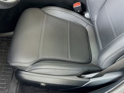 Used 2025 Mercedes-Benz C 300 Sedan image 21