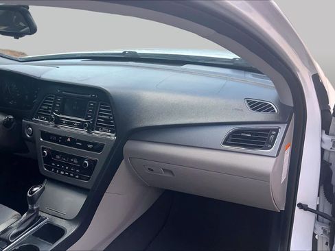 Used 2016 Hyundai Sonata SE FWD image 19