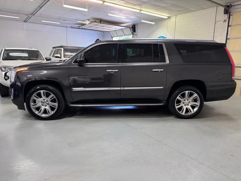 Used 2015 Cadillac Escalade ESV Luxury AWD/4WD image 6