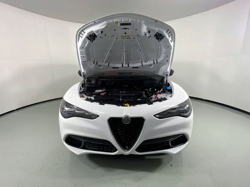 New 2025 Alfa Romeo Stelvio Sprint image 9
