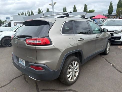 Used 2017 Jeep Cherokee Limited FWD image 2