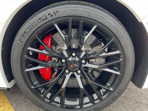 Used 2018 Chevrolet Corvette Z06 RWD image 10