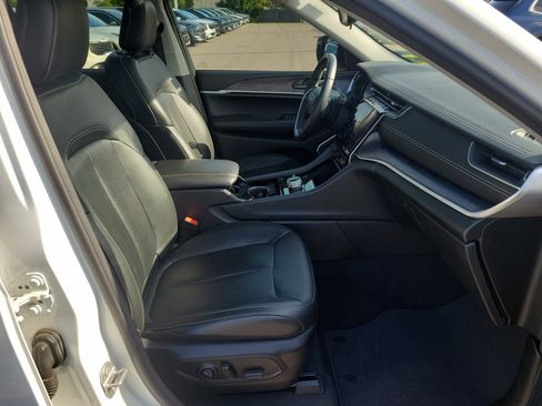 Used 2022 Jeep Grand Cherokee Limited AWD/4WD image 7