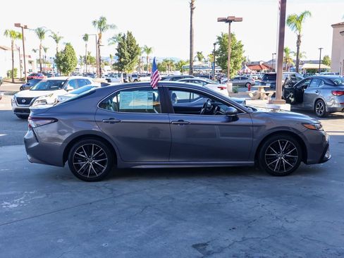 Used 2023 Toyota Camry SE image 3