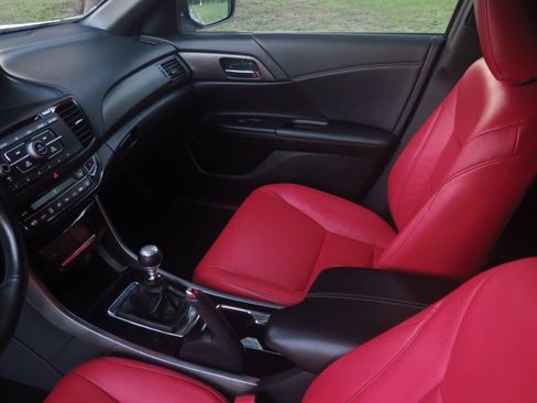 Used 2017 Honda Accord Sport image 12