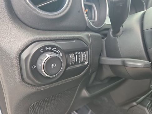 Used 2020 Jeep Wrangler Unlimited Sahara AWD/4WD image 17