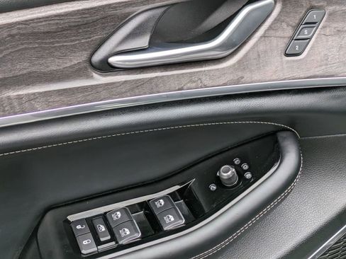 Certified 2022 Jeep Grand Cherokee Overland w/ Luxury Tech Group IV image 11