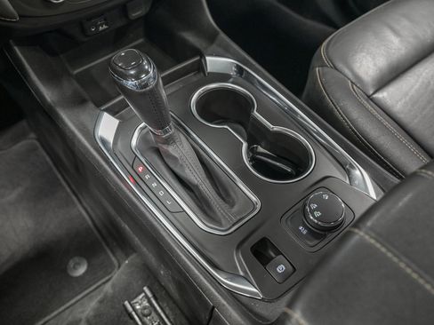 Used 2020 Chevrolet Traverse LT w/ LT Premium Package image 23